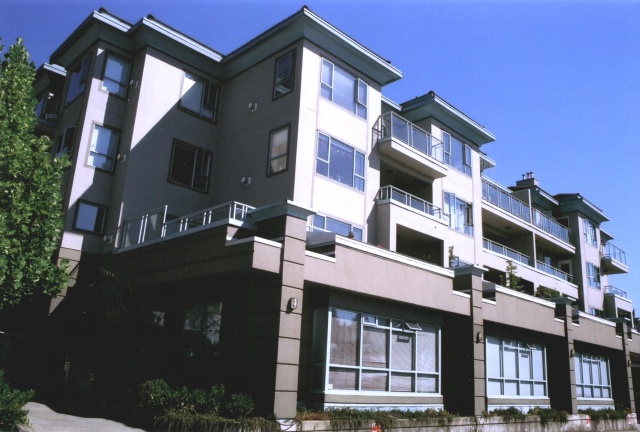 /img/lloyd-regency-1-north-vancouver-640x432.jpg